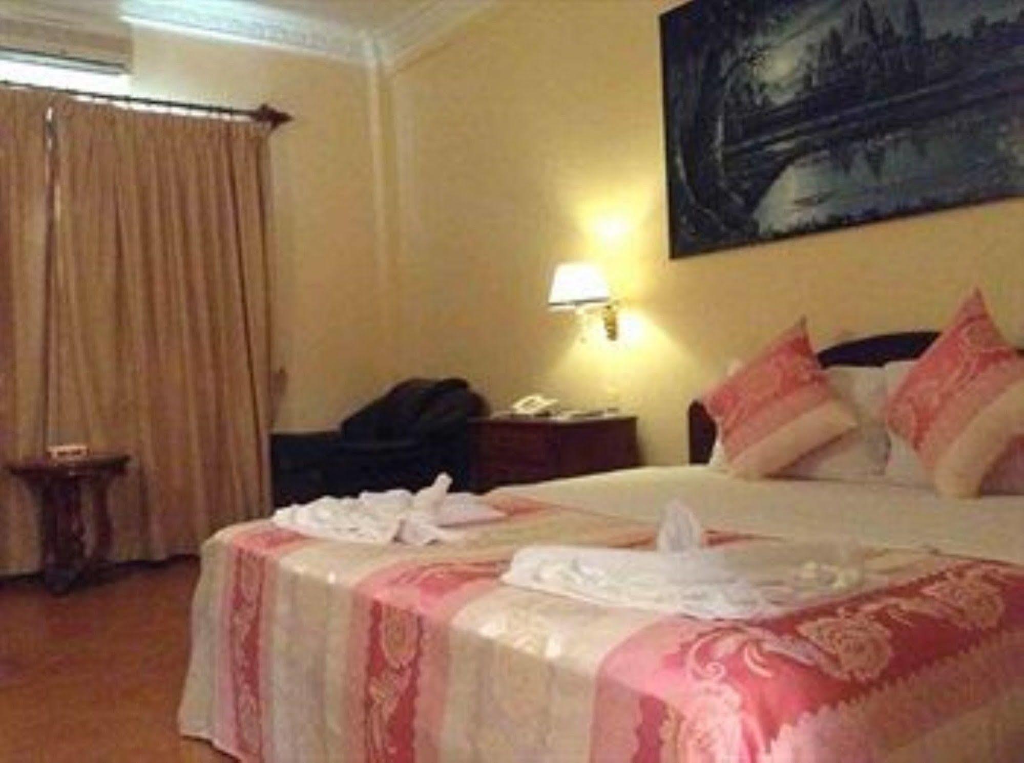 Han Kong Hotel And Restaurant Siem Reap Exterior photo
