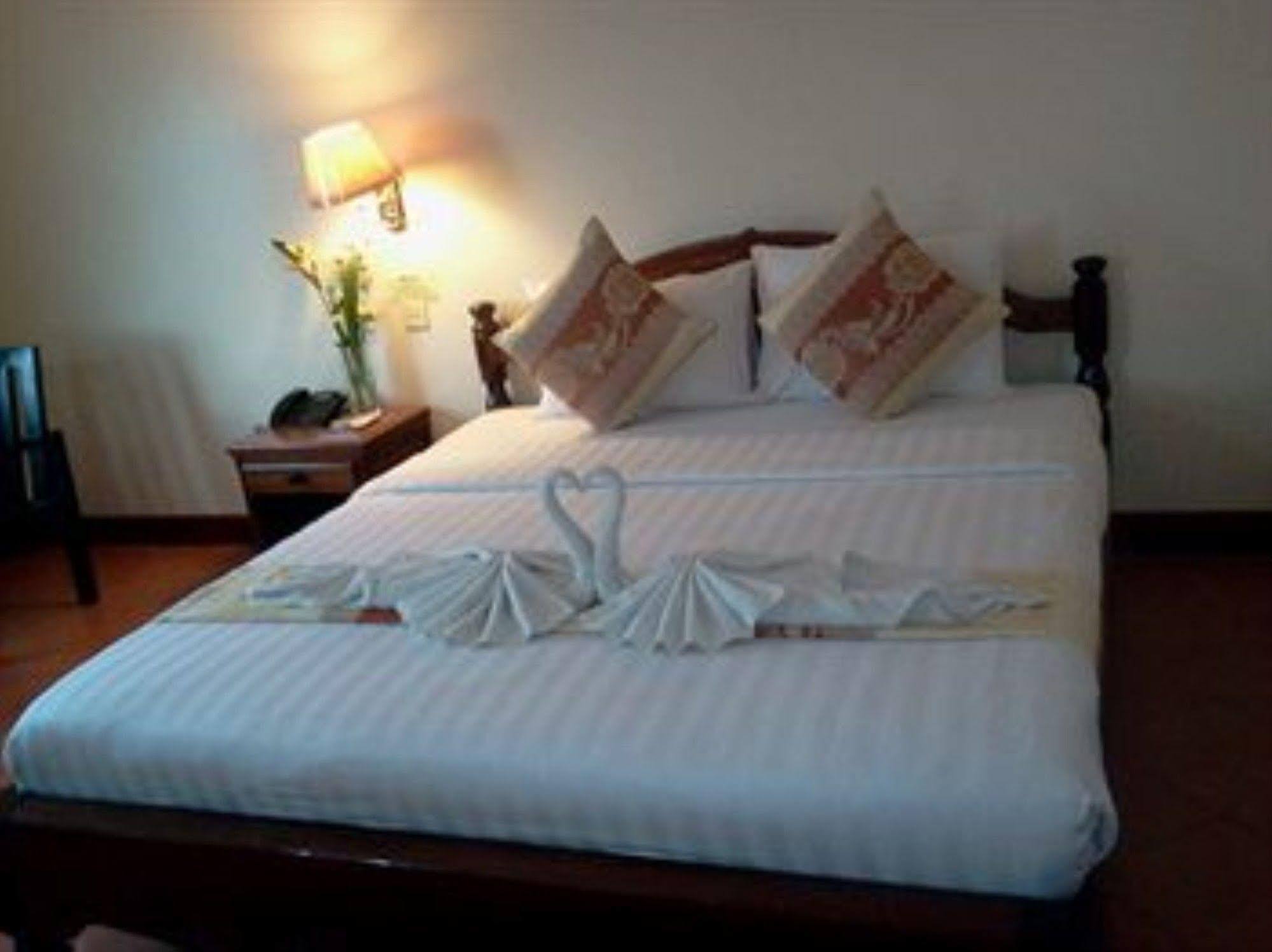 Han Kong Hotel And Restaurant Siem Reap Exterior photo